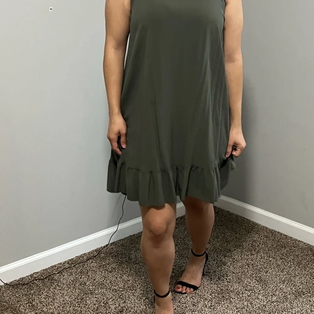 Green Dress​ - Picture 5 of 8